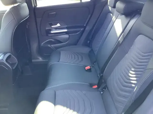 Mercedes-Benz GLA 220