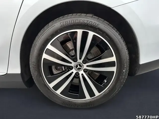 Mercedes-Benz EQE 300