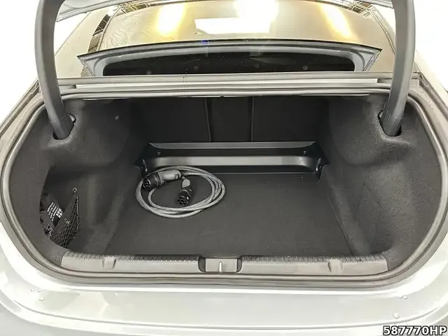 Mercedes-Benz EQE 300