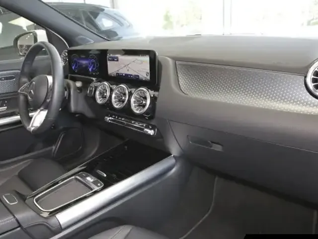 Mercedes-Benz EQA 300