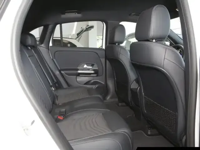 Mercedes-Benz EQA 300
