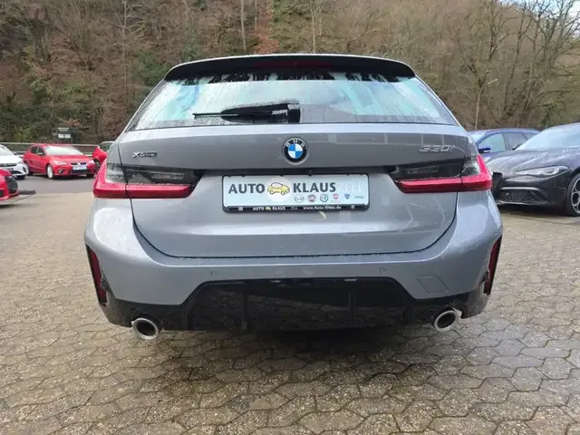 BMW 330