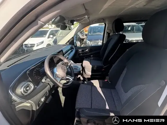 Mercedes-Benz V 220