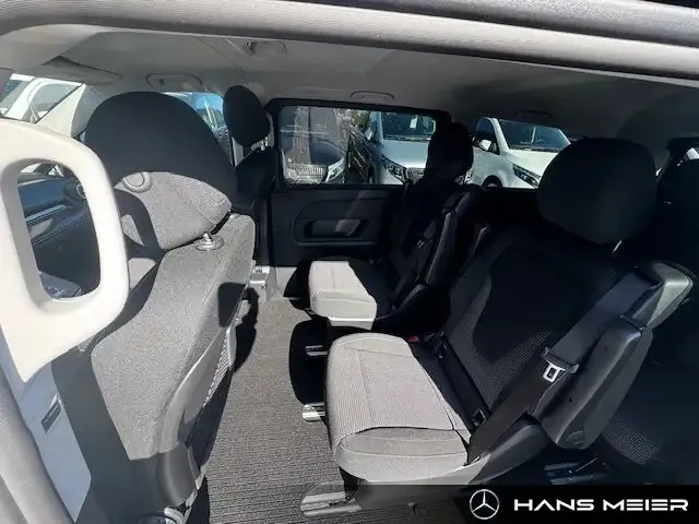 Mercedes-Benz V 220