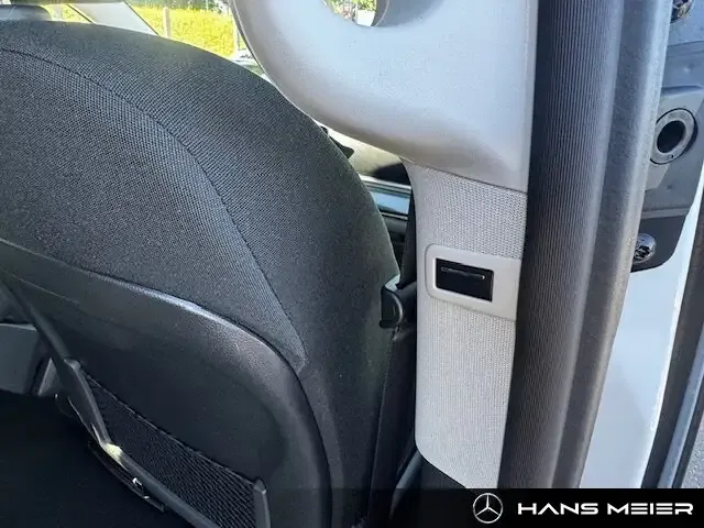 Mercedes-Benz V 220