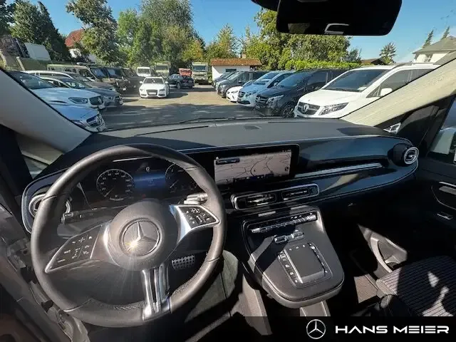 Mercedes-Benz V 220