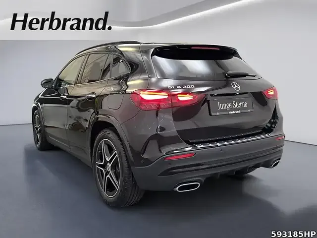 Mercedes-Benz GLA 200