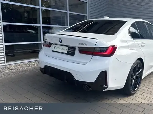 BMW 330