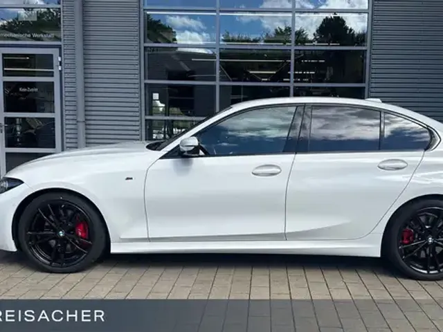 BMW 330