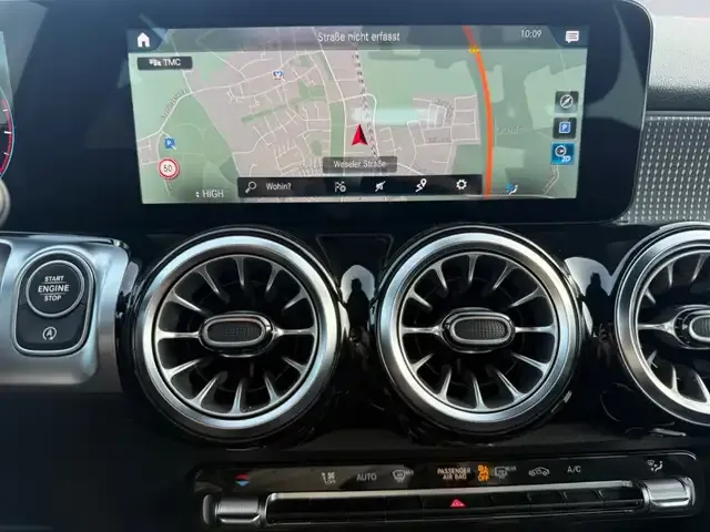 Mercedes-Benz GLB 180