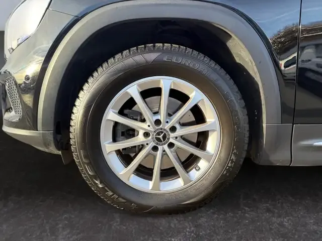 Mercedes-Benz GLB 180