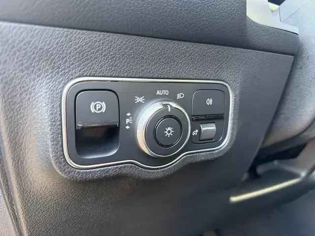 Mercedes-Benz GLB 180