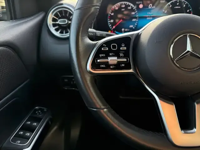 Mercedes-Benz GLB 180