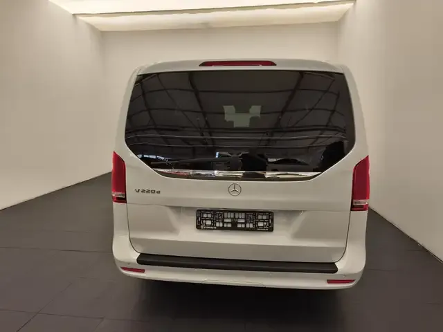Mercedes-Benz V 220