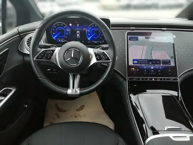 Mercedes-Benz EQE 300