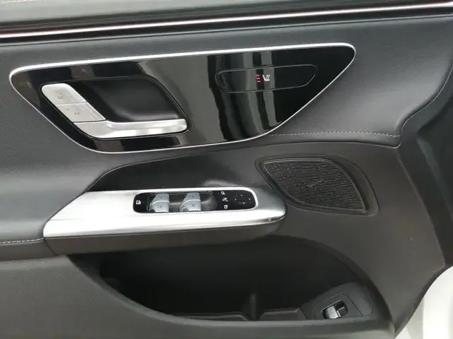 Mercedes-Benz EQE 300