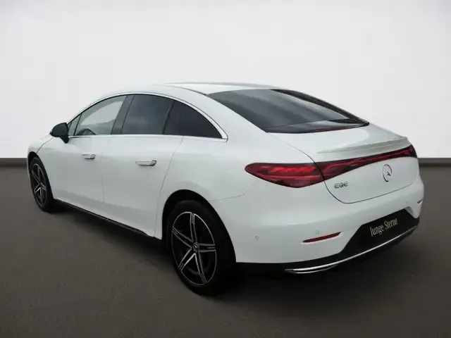 Mercedes-Benz EQE 300