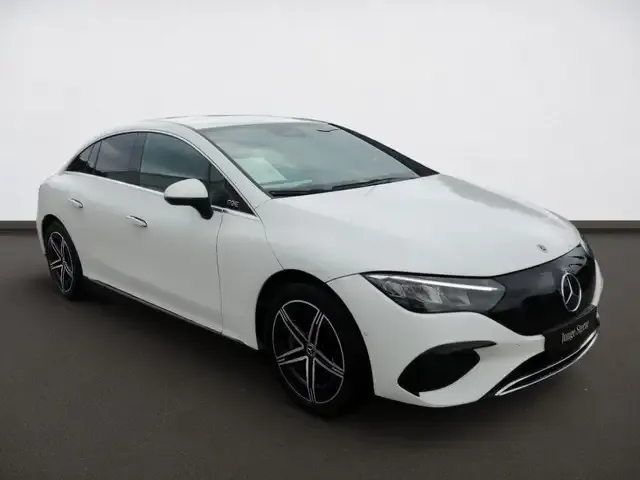 Mercedes-Benz EQE 300