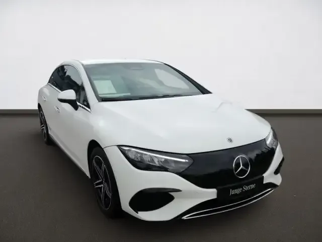 Mercedes-Benz EQE 300