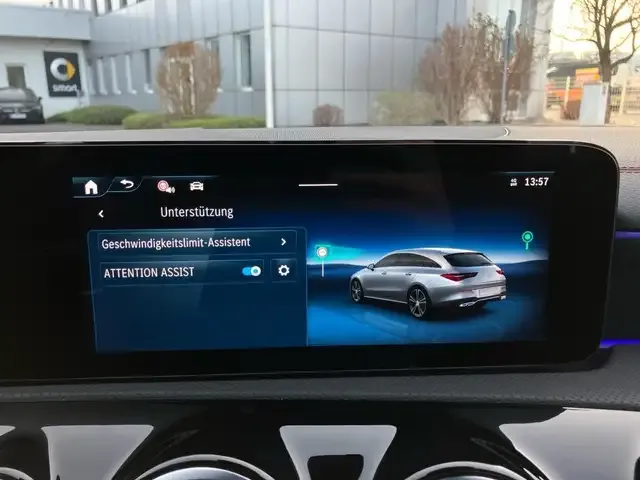 Mercedes-Benz CLA 200