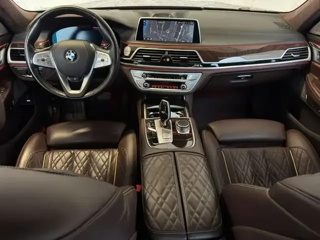 BMW 750