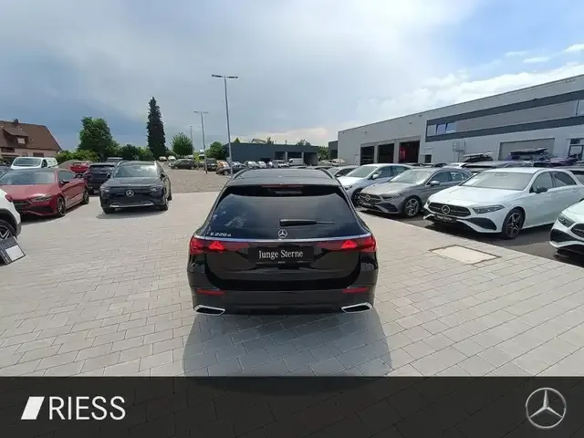 Mercedes-Benz E 220