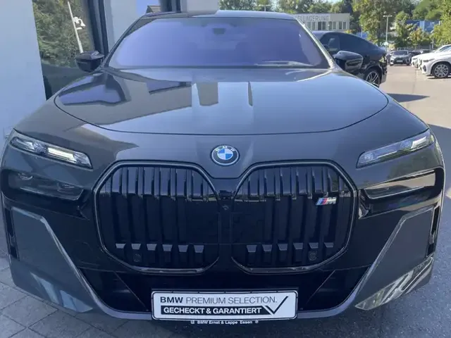 BMW i7
