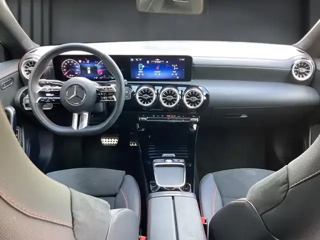 Mercedes-Benz CLA 180