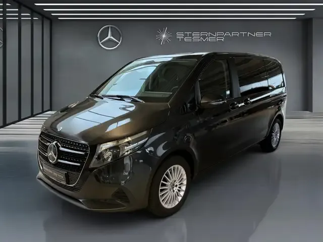 Mercedes-Benz V 220
