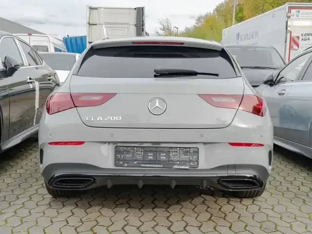 Mercedes-Benz CLA 200