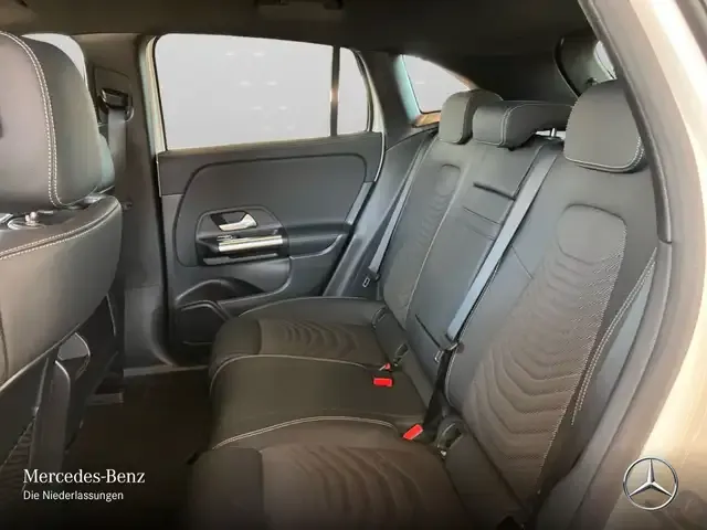 Mercedes-Benz EQA 300