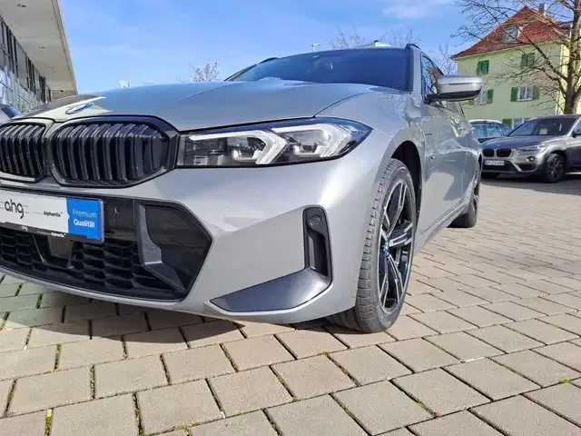 BMW 330