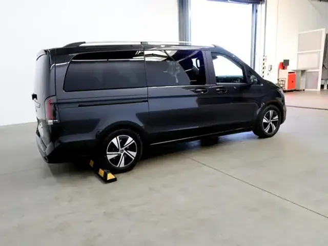 Mercedes-Benz V 220