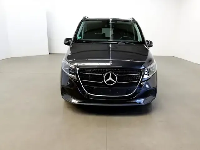 Mercedes-Benz V 220