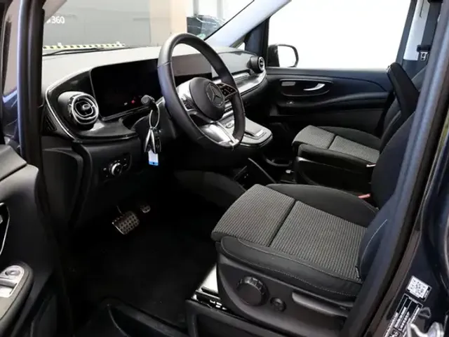 Mercedes-Benz V 220