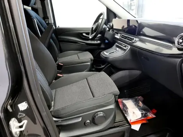 Mercedes-Benz V 220
