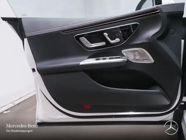 Mercedes-Benz EQE 300