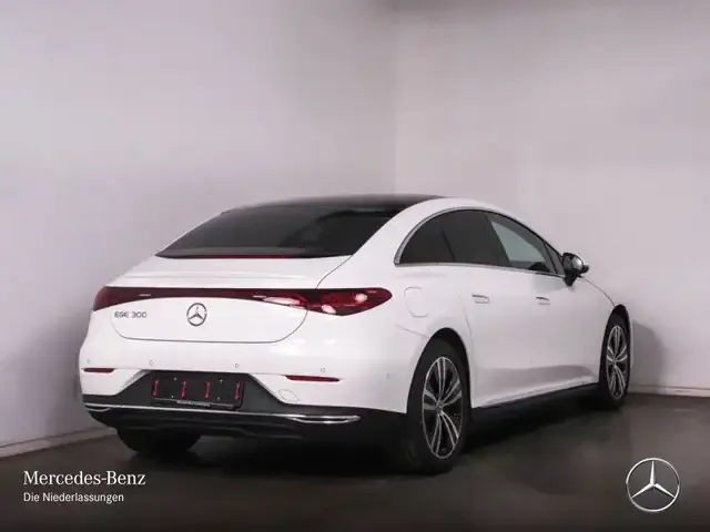 Mercedes-Benz EQE 300