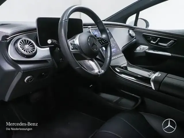 Mercedes-Benz EQE 300
