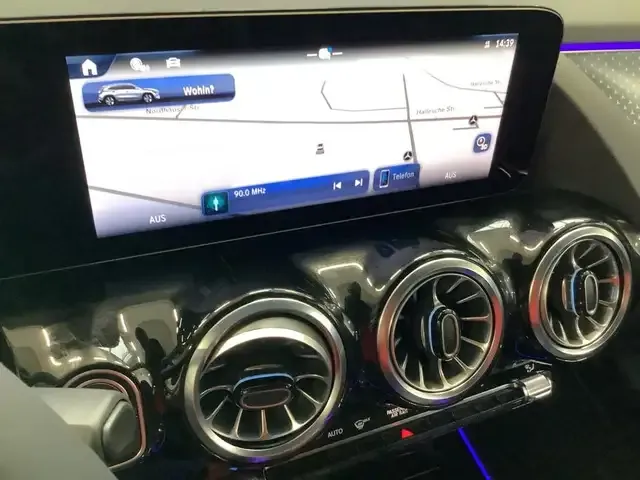 Mercedes-Benz GLA 220