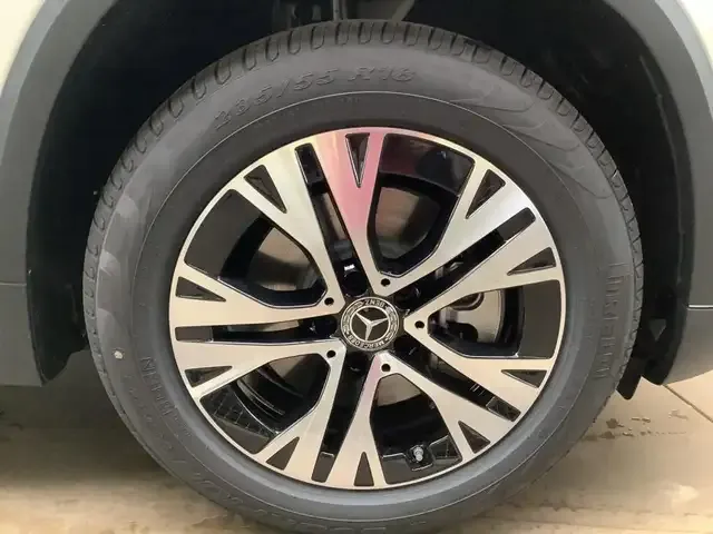Mercedes-Benz GLA 220