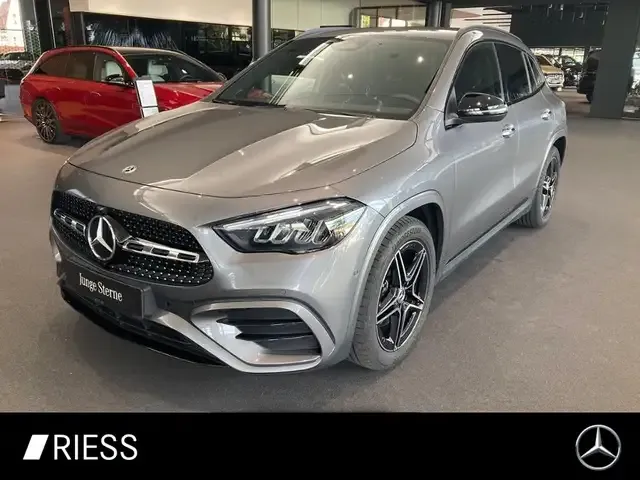 Mercedes-Benz GLA 200