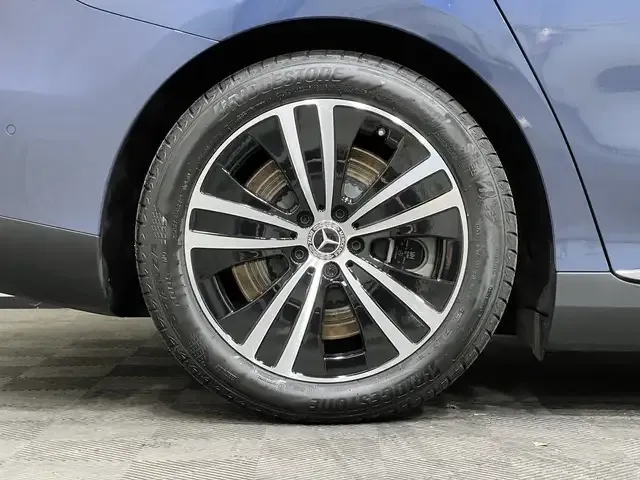 Mercedes-Benz EQE 300