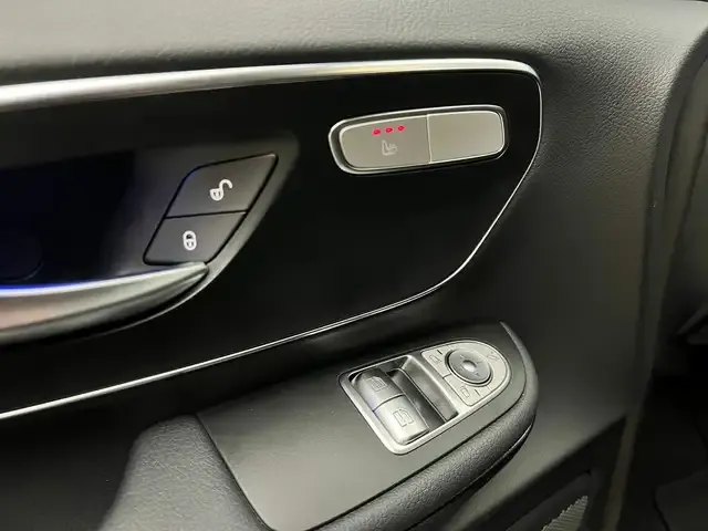 Mercedes-Benz V 220