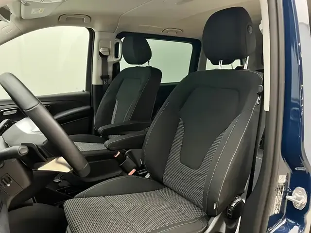 Mercedes-Benz V 220