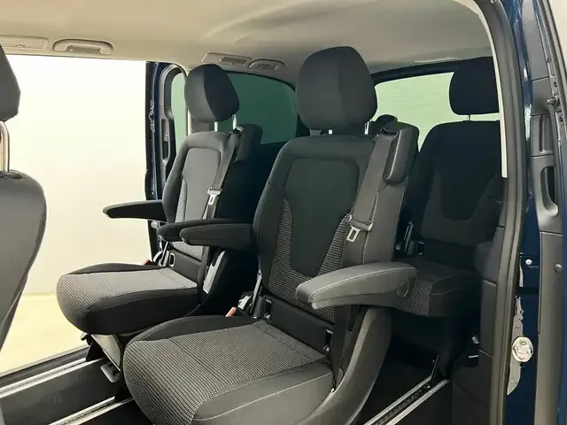 Mercedes-Benz V 220