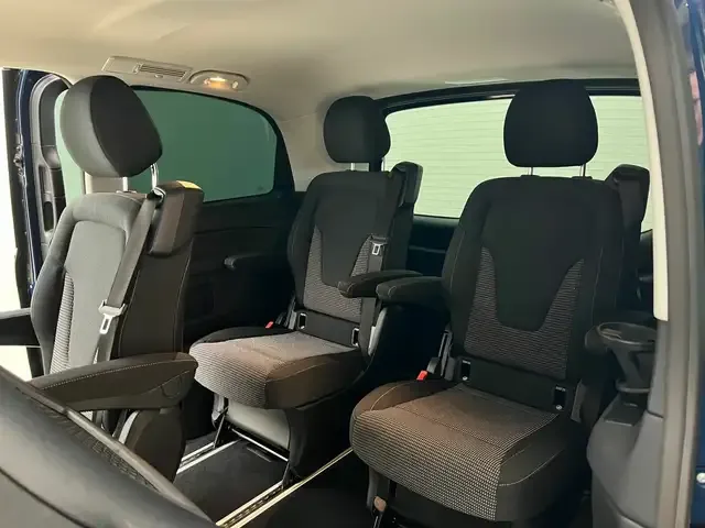 Mercedes-Benz V 220