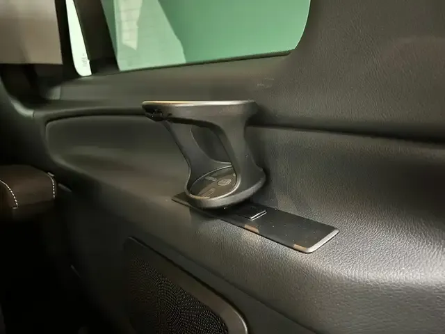 Mercedes-Benz V 220