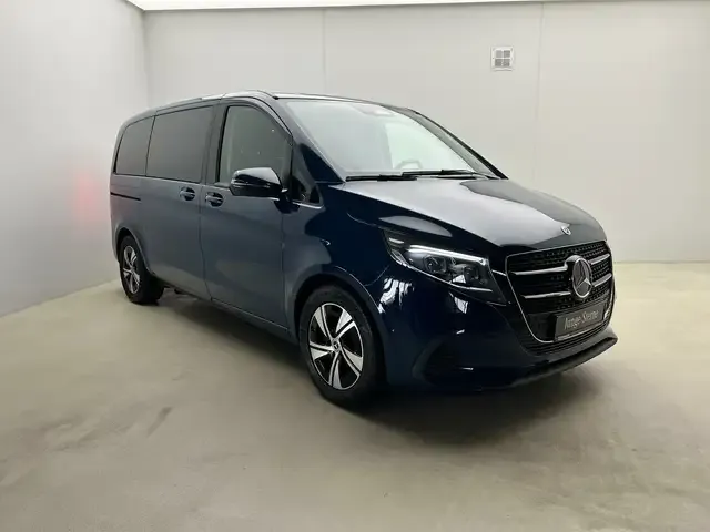Mercedes-Benz V 220