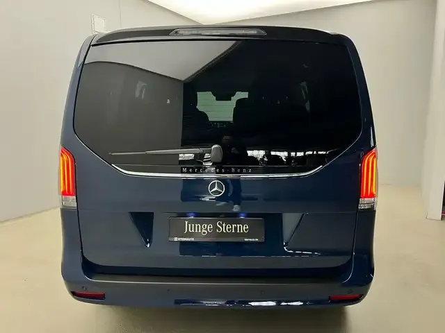 Mercedes-Benz V 220